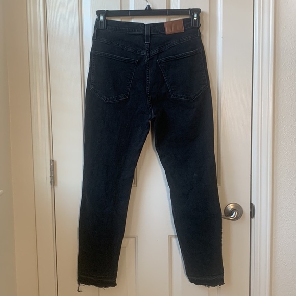 Madewell The Mom Jean Distressed Cropped in Raney Wash Knee-Rip Black size 26 - Picture 9 of 16